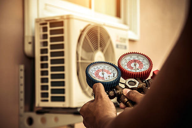 Professional Hvac Installation technician working in Evansville, AR